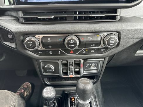 New 2026 Jeep Gladiator Sport AWD/4WD image 32