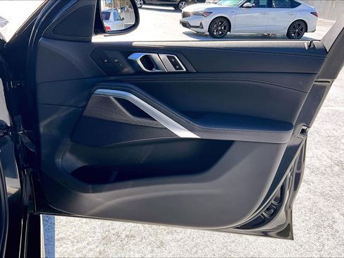 Used 2022 BMW X6 xDrive40i w/ Executive Package image 22