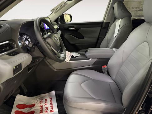 New 2026 Toyota Highlander XLE AWD/4WD image 11