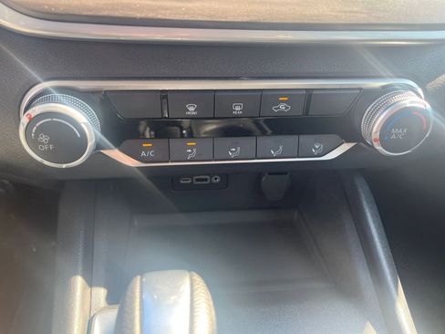 Used 2025 Nissan Altima 2.5 SV FWD image 22