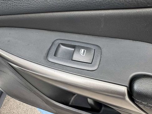 Used 2019 Jeep Cherokee Latitude Plus w/ Cold Weather Group image 35