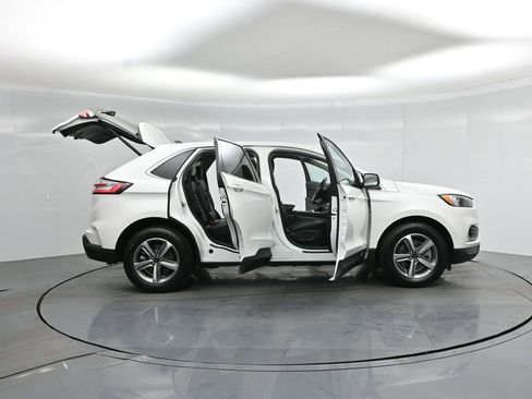 Used 2023 Ford Edge SEL w/ Convenience Package image 4