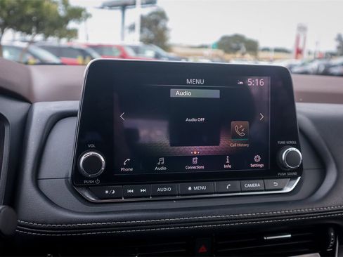 Used 2022 Nissan Rogue SV w/ SV Premium Package image 17