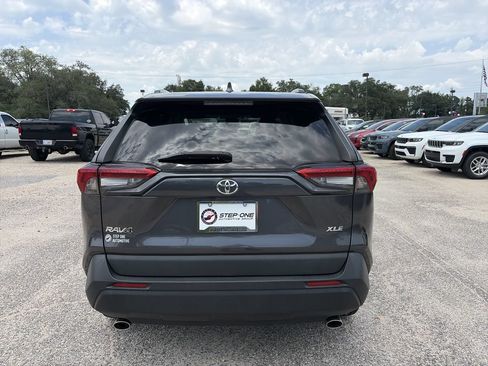 Used 2022 Toyota RAV4 XLE Premium FWD image 5