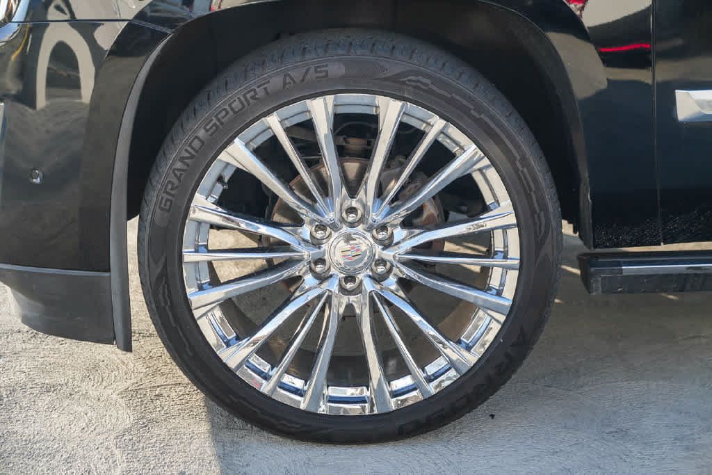 Used 2019 Cadillac Escalade ESV Premium Luxury RWD image 11