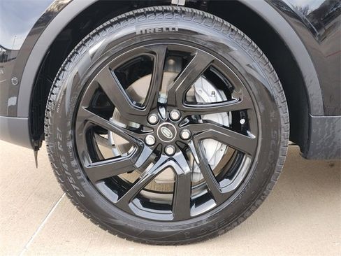 Used 2025 Land Rover Discovery S image 10