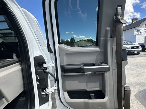Used 2017 Ford F550 4x4 SuperCab Super Duty w/ XLT Value Package image 46