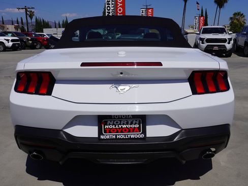 Used 2025 Ford Mustang Convertible RWD image 6