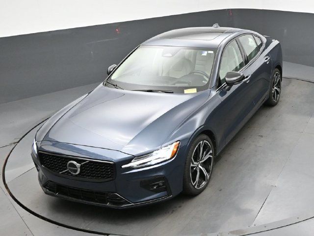 Used 2020 Volvo S60 T5 Momentum FWD image 19