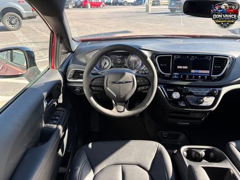 New 2026 Chrysler Pacifica Select w/ S Appearance Package image 12