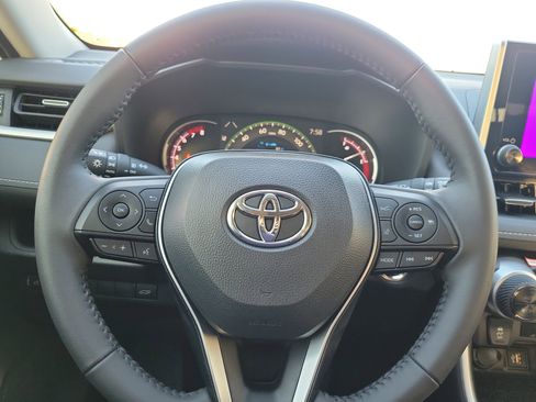 Used 2025 Toyota RAV4 XLE Premium image 15