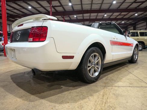 Used 2005 Ford Mustang Premium image 8