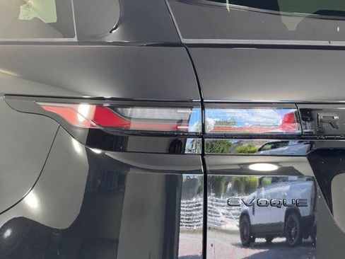 Used 2026 Land Rover Range Rover Evoque Dynamic SE AWD/4WD image 15