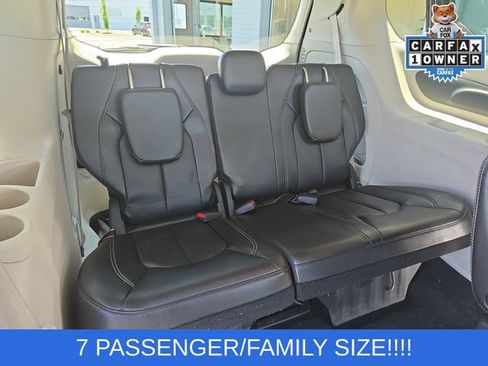 Used 2023 Chrysler Pacifica Touring-L FWD image 17