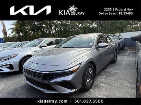Used 2025 Hyundai Elantra Hybrid FWD image 4