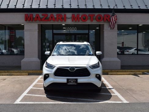 Used 2020 Toyota Highlander XLE AWD/4WD image 5