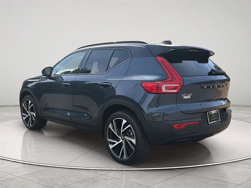 Used 2022 Volvo XC40 T5 R-Design w/ Advanced Package image 5