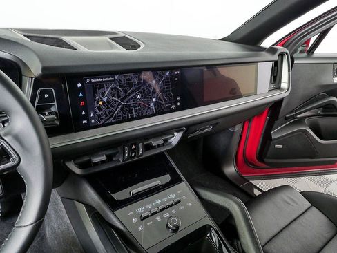 Certified 2024 Porsche Cayenne AWD/4WD image 13