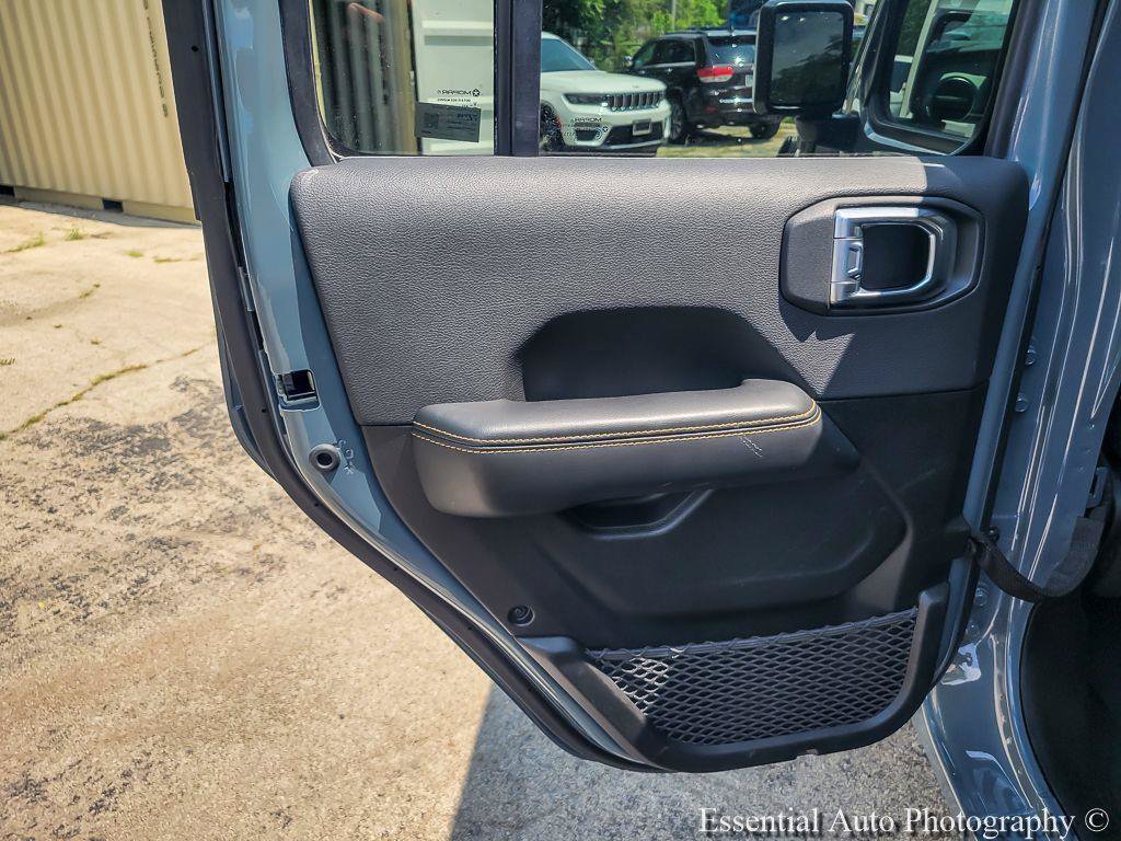 Used 2024 Jeep Wrangler Unlimited Sahara AWD/4WD image 20