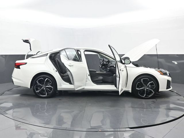Used 2025 Nissan Altima 2.5 SR AWD/4WD image 31
