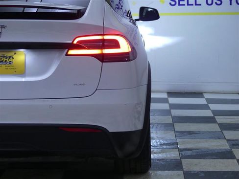 Used 2022 Tesla Model X Plaid image 25