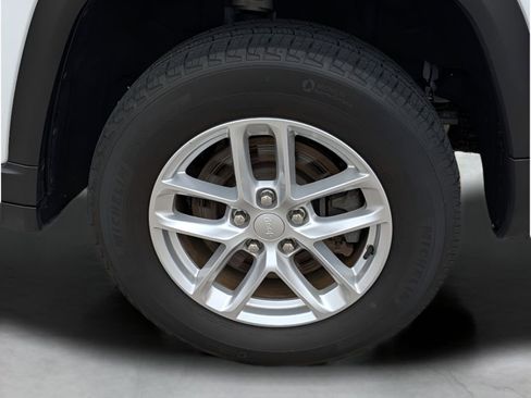 Used 2023 Jeep Grand Cherokee L Laredo w/ Trailer Tow Group (B) AWD/4WD image 3