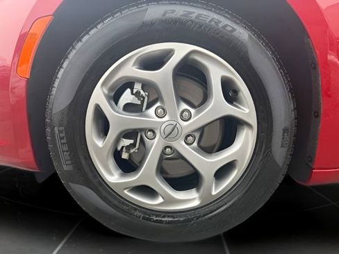 Certified 2024 Chrysler Pacifica Limited image 10