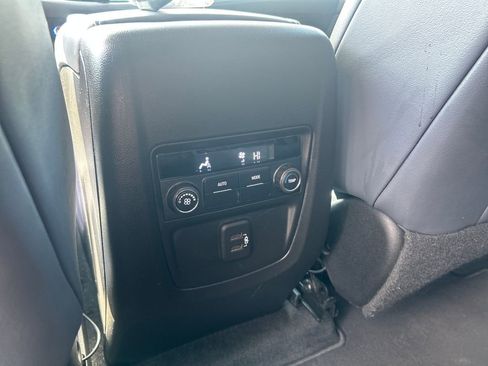 Used 2020 Buick Enclave Essence AWD/4WD image 26