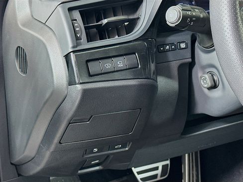 Used 2023 Lexus ES 300h F Sport image 17