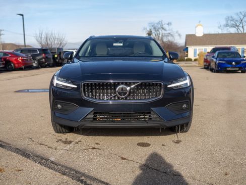 Used 2024 Volvo V60 B5 Cross Country Plus w/ Protection Package Premier image 21