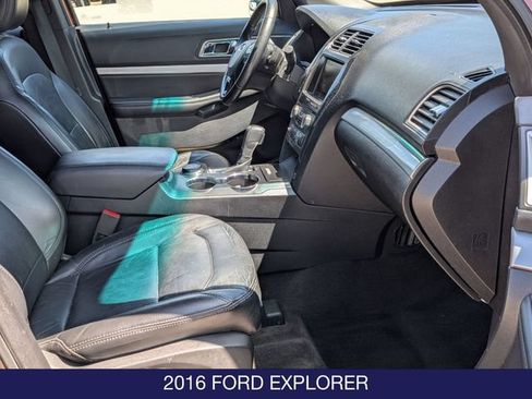 Used 2016 Ford Explorer XLT w/ Equipment Group 202A AWD/4WD image 26