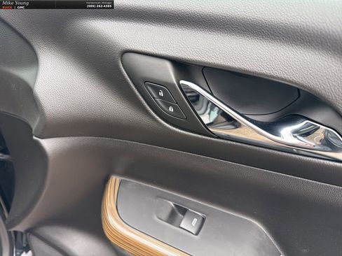 Used 2023 GMC Acadia SLE FWD image 41