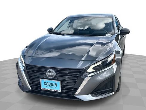 Used 2025 Nissan Altima 2.5 SV FWD image 1