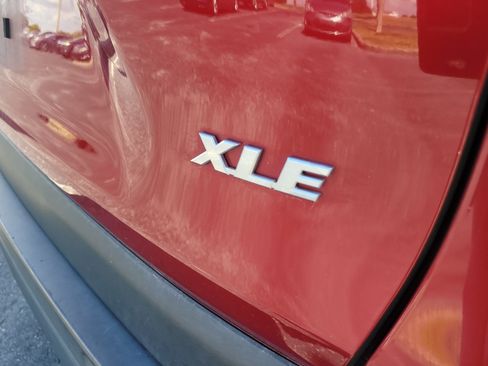 Used 2022 Toyota RAV4 XLE Premium FWD image 10
