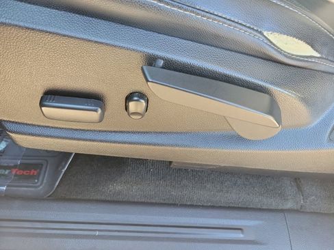 Used 2016 GMC Canyon SLT image 23