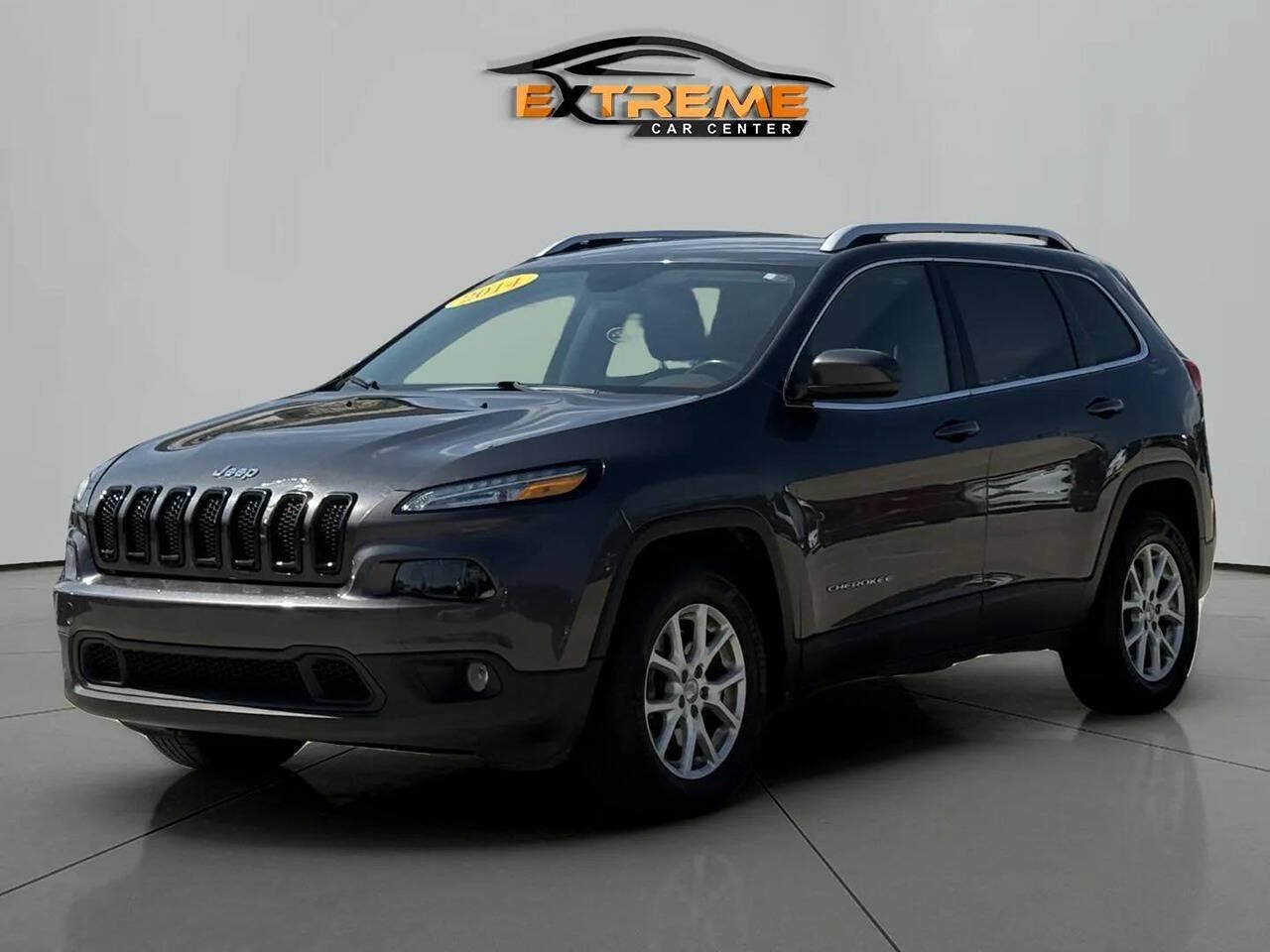 Used 2014 Jeep Cherokee Latitude w/ Cold Weather Group AWD/4WD image 2