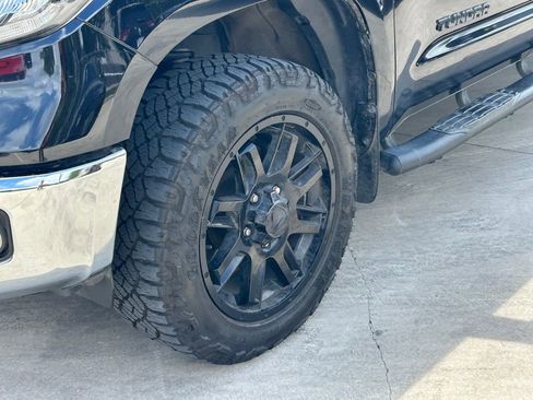 Used 2021 Toyota Tundra SR5 w/ SR5 Upgrade Package AWD/4WD image 9