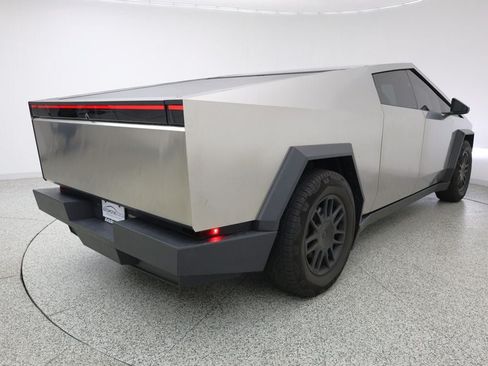 Used 2024 Tesla Cybertruck AWD Crew Cab image 4