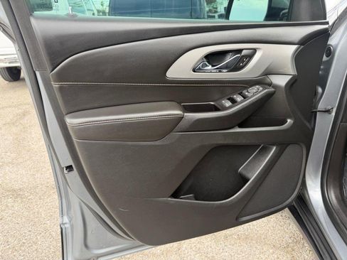 Used 2020 Chevrolet Traverse LT FWD image 15