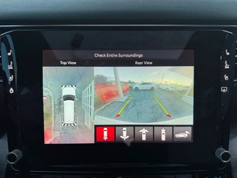 Used 2023 Jeep Wagoneer L Series III w/ Premium Group I image 28