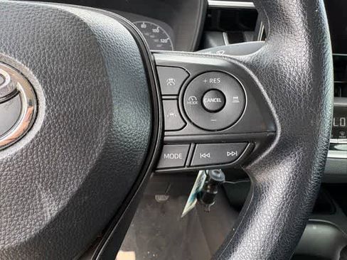 Used 2025 Toyota Corolla LE FWD image 13