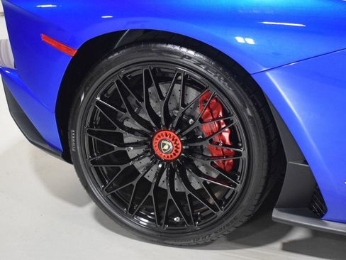 Used 2019 Lamborghini Aventador S image 16