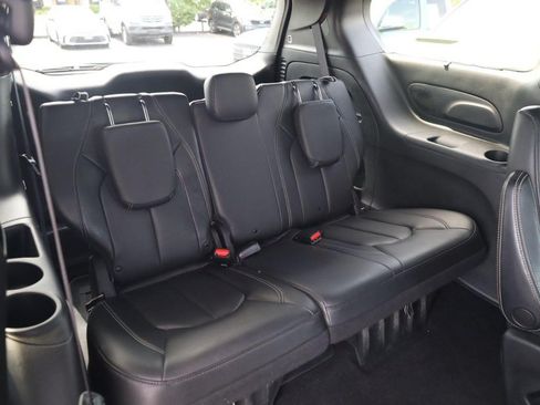Used 2021 Chrysler Pacifica Touring-L w/ Premium & Safety Sphere Group FWD image 23