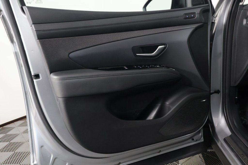 Used 2025 Hyundai Tucson Limited AWD/4WD image 12