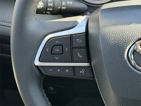 New 2026 Toyota Highlander XLE image 14