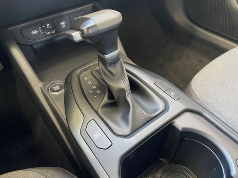 Used 2025 Kia K4 LXS image 40