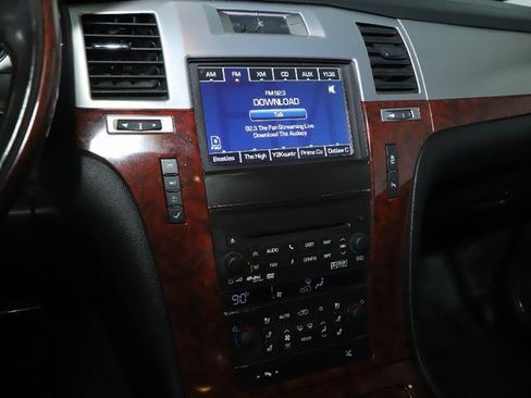 Used 2014 Cadillac Escalade Premium image 25