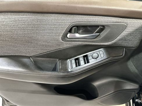 Used 2023 Nissan Rogue SV image 15