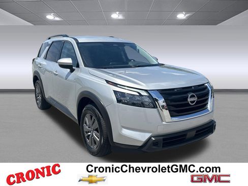 Used 2025 Nissan Pathfinder SV FWD image 1