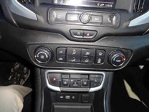 Used 2022 GMC Terrain SLE w/ Fleet Convenience Package AWD/4WD image 15